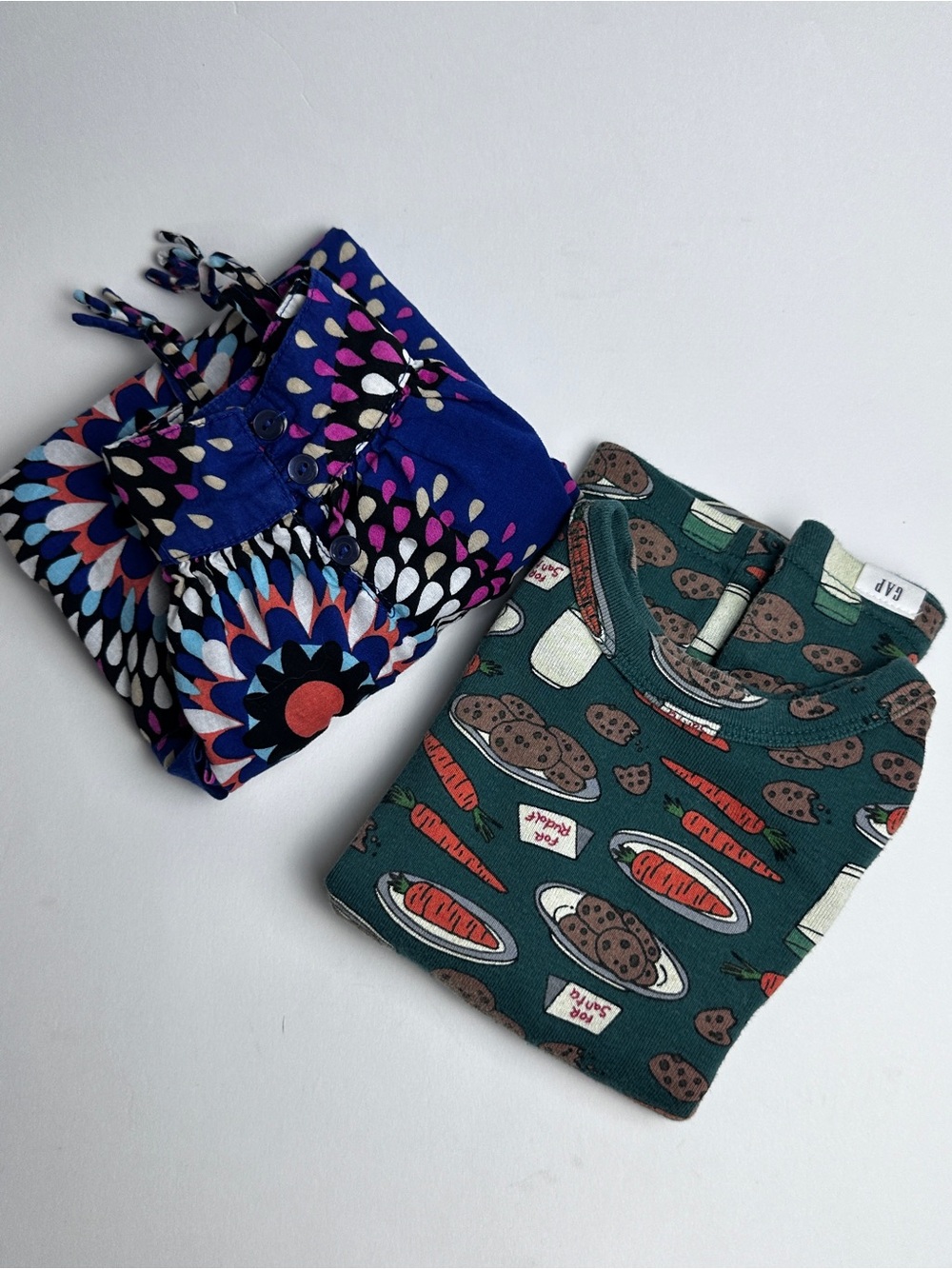 BabyGap Girls 2-Piece Clothing Lot Dress & Holiday Shirt 2Y 3T